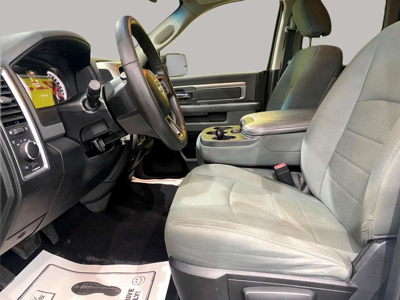 2016 Ram 1500 SLT photo 14