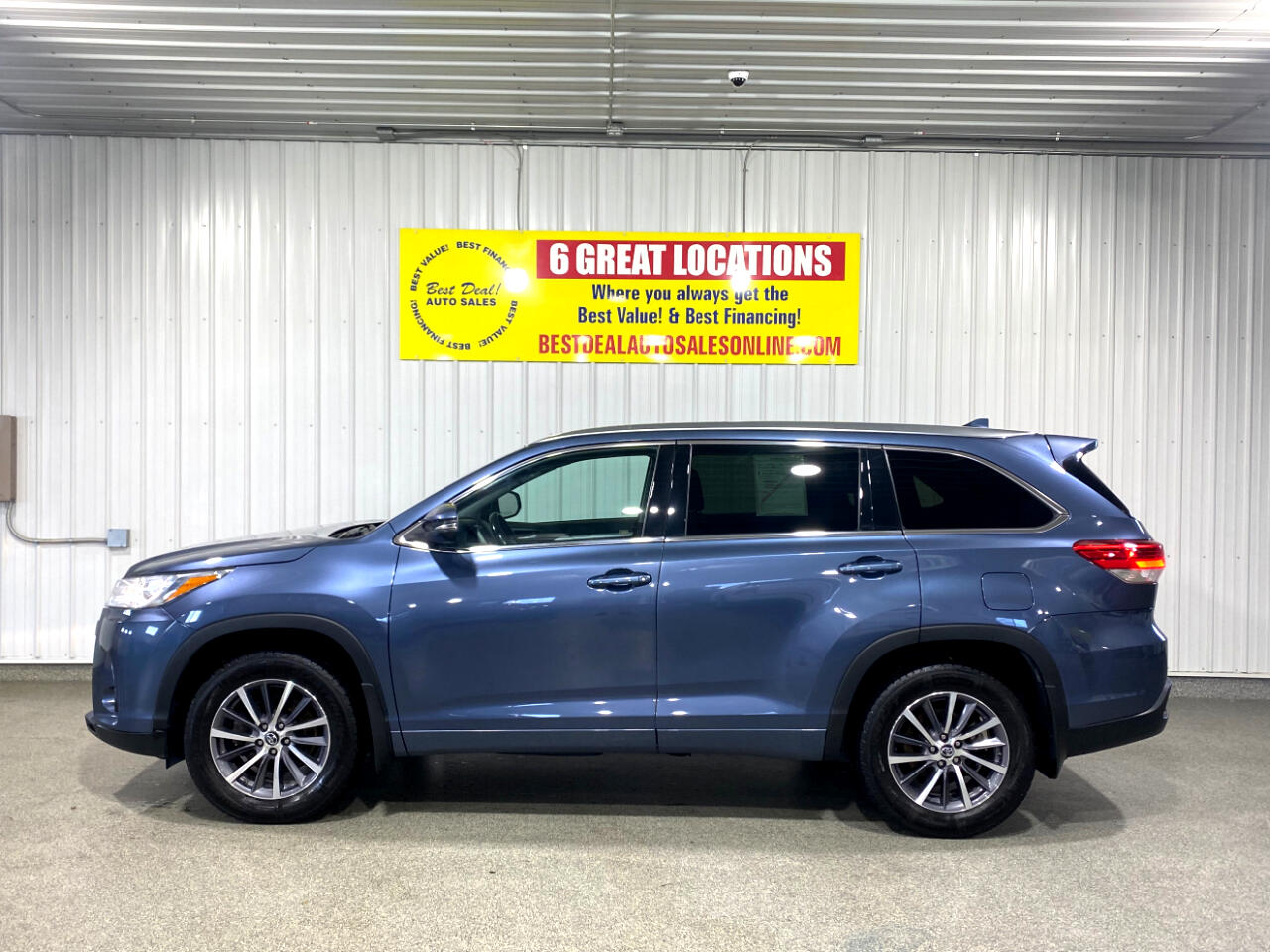2017 Toyota Highlander XLE photo 2