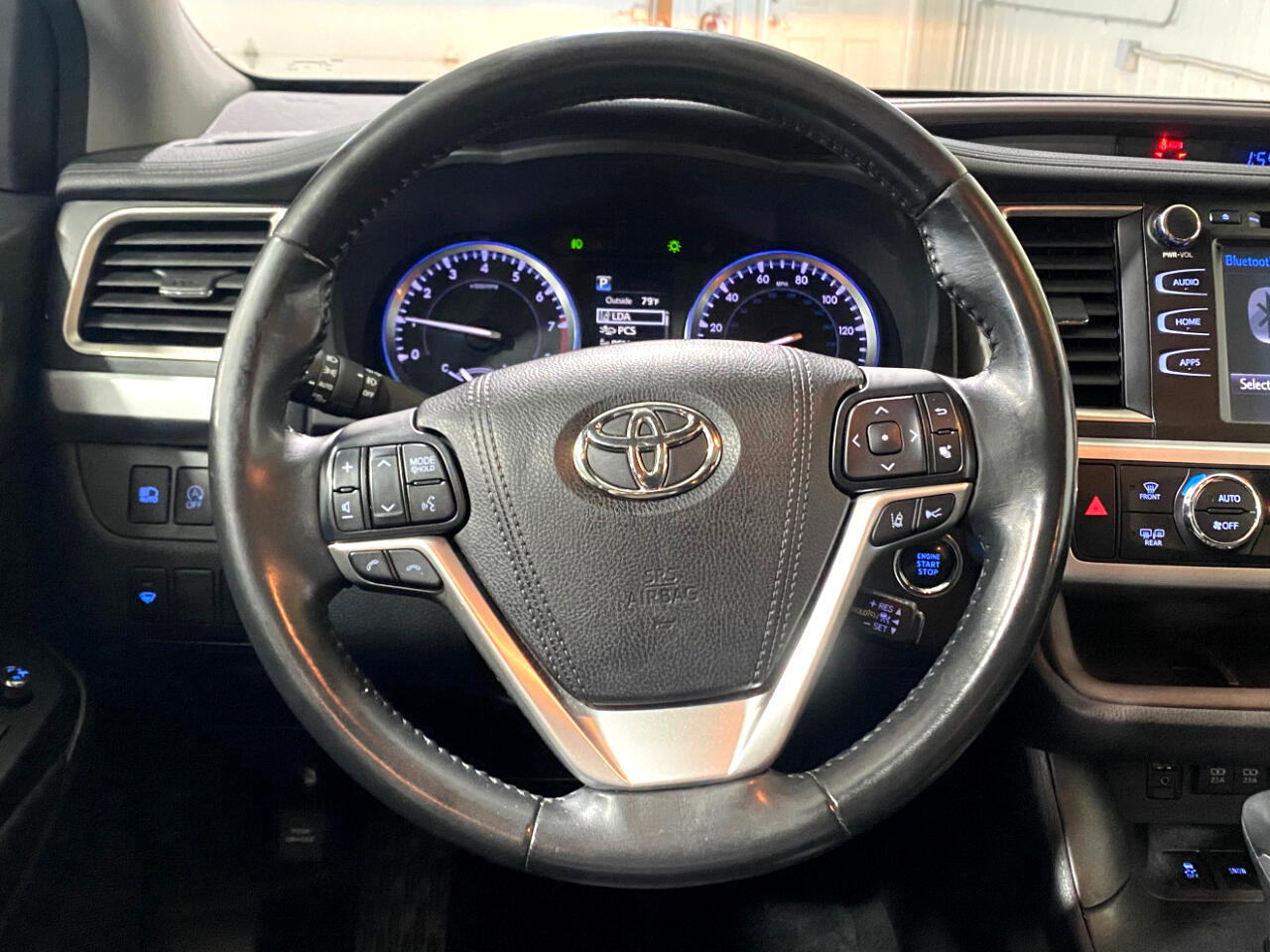 2017 Toyota Highlander XLE photo 9