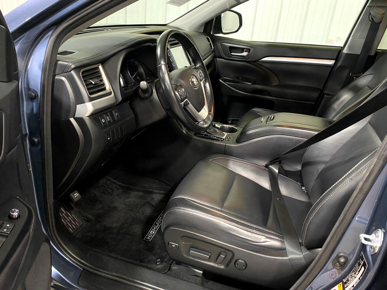 2017 Toyota Highlander XLE photo 16