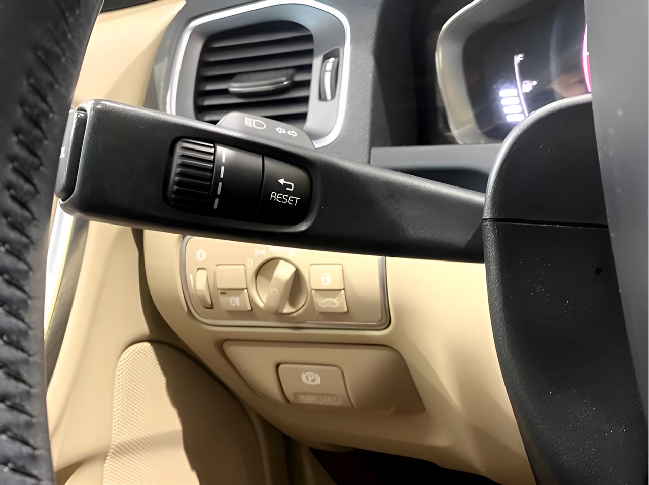 Volvo S60 2.5 Premier 4WD 2015 Volvo S60 2.5 Premier 4WD 2015