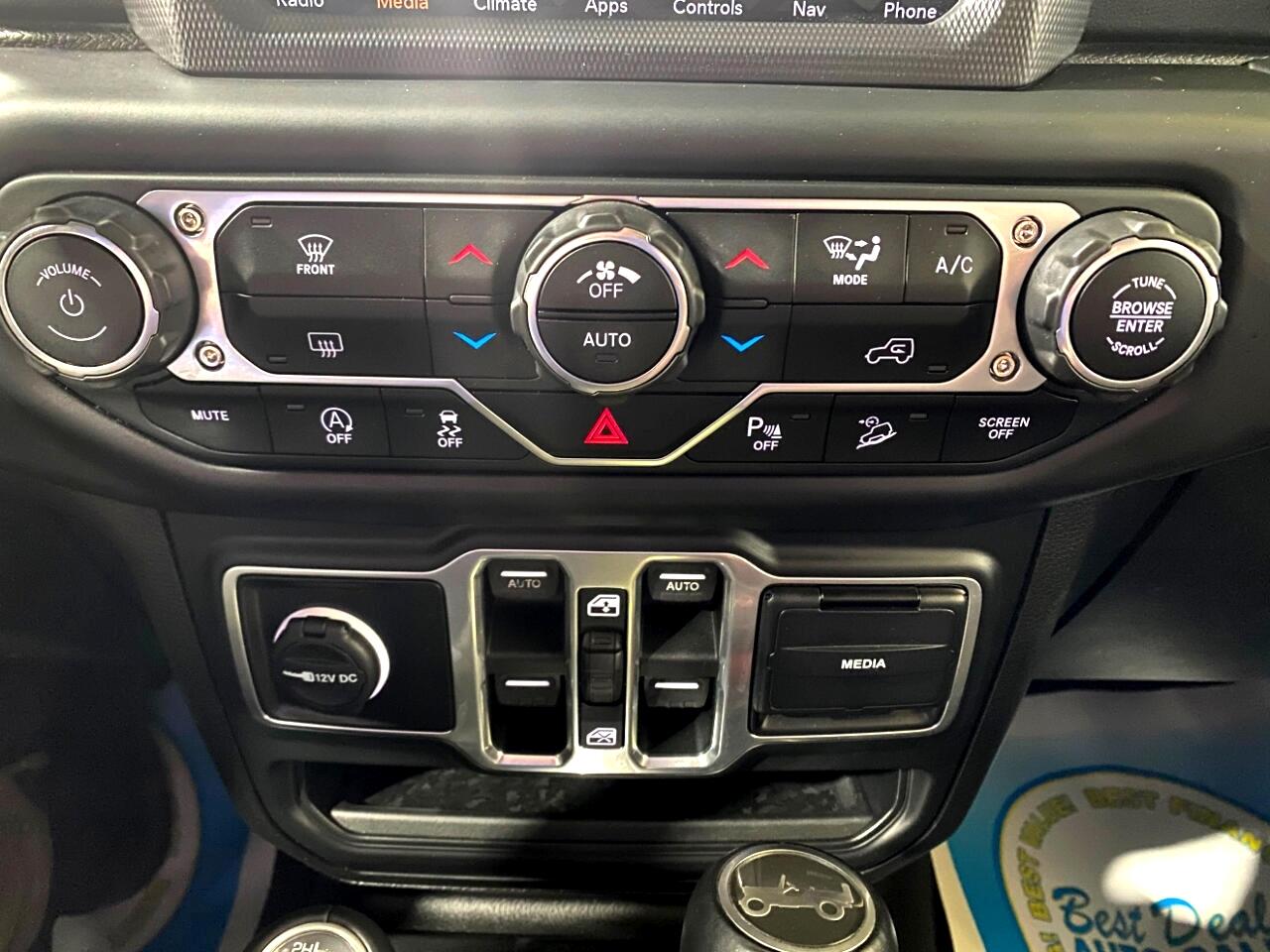 2018 Jeep Wrangler Unlimited Sahara photo 9