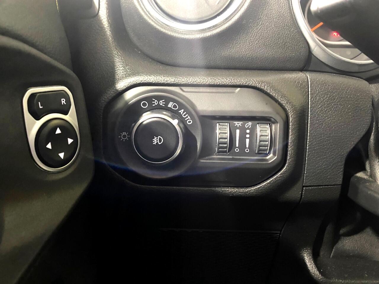 2018 Jeep Wrangler Unlimited Sahara photo 19