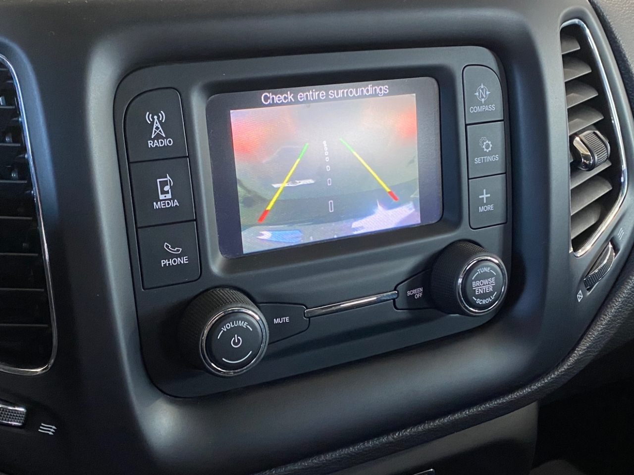 2018 Jeep Compass Latitude photo 19