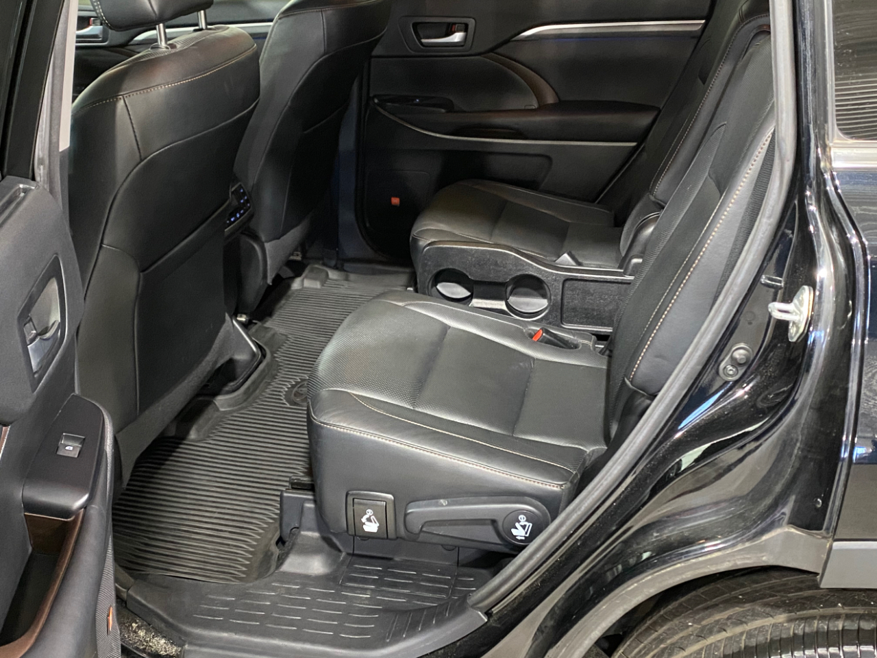 2017 Toyota Highlander Hybrid Limited Platinum photo 4