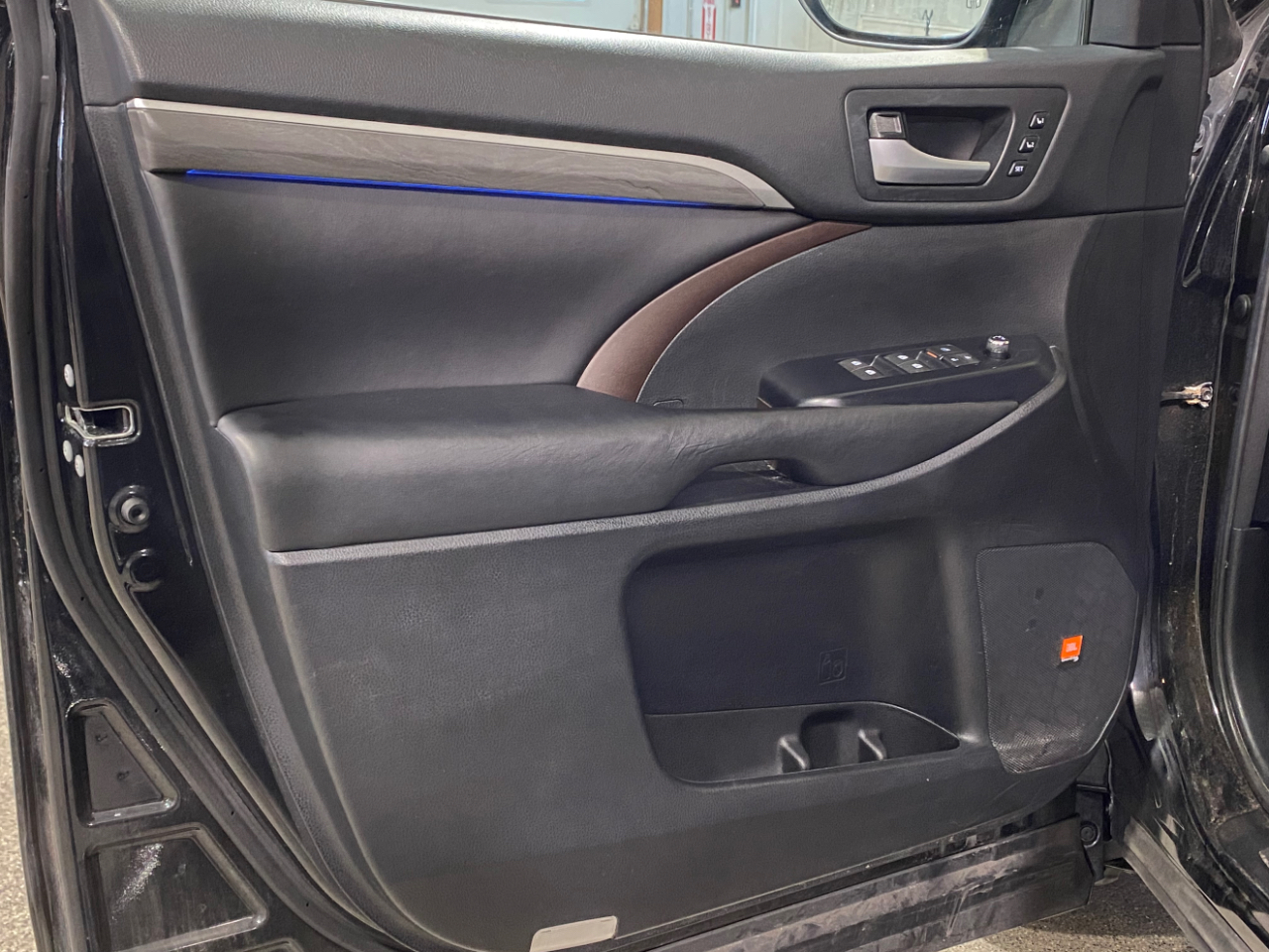 2017 Toyota Highlander Hybrid Limited Platinum photo 12