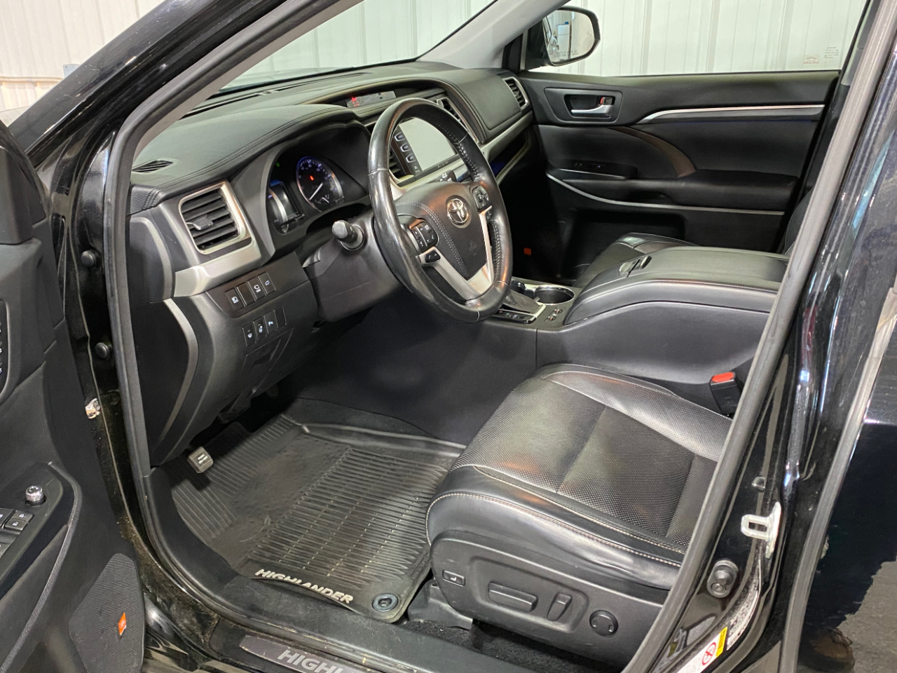 2017 Toyota Highlander Hybrid Limited Platinum photo 13