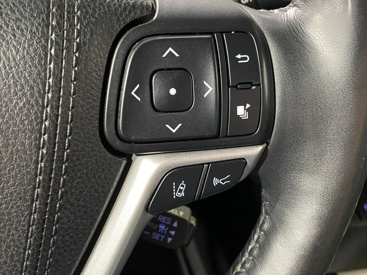 2017 Toyota Highlander Hybrid Limited Platinum photo 16