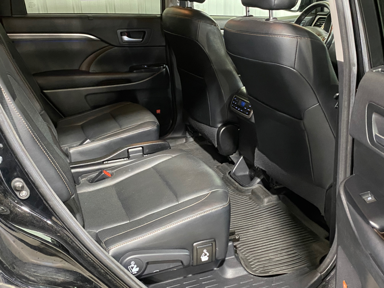 2017 Toyota Highlander Hybrid Limited Platinum photo 23