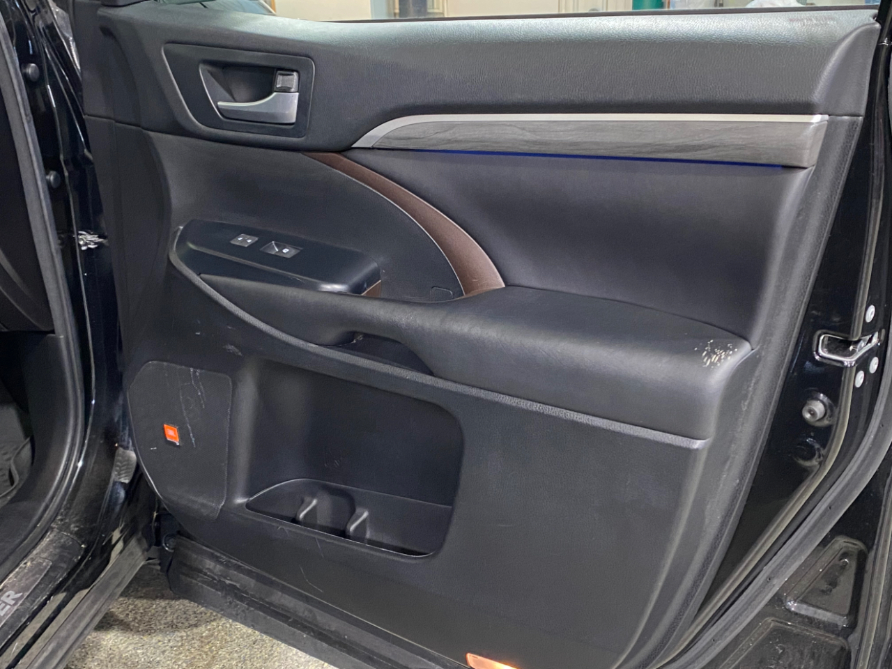 2017 Toyota Highlander Hybrid Limited Platinum photo 26