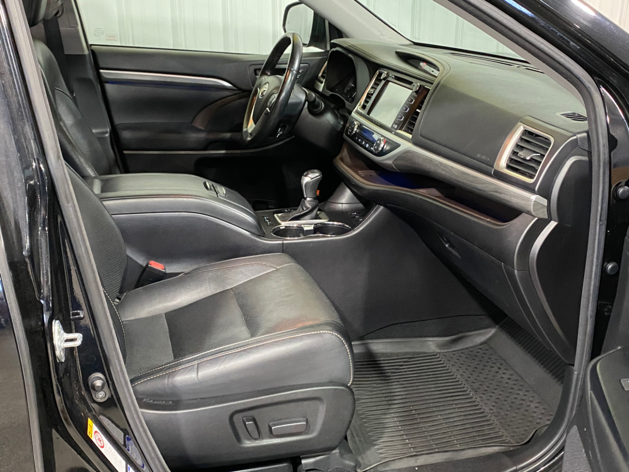 2017 Toyota Highlander Hybrid Limited Platinum photo 27