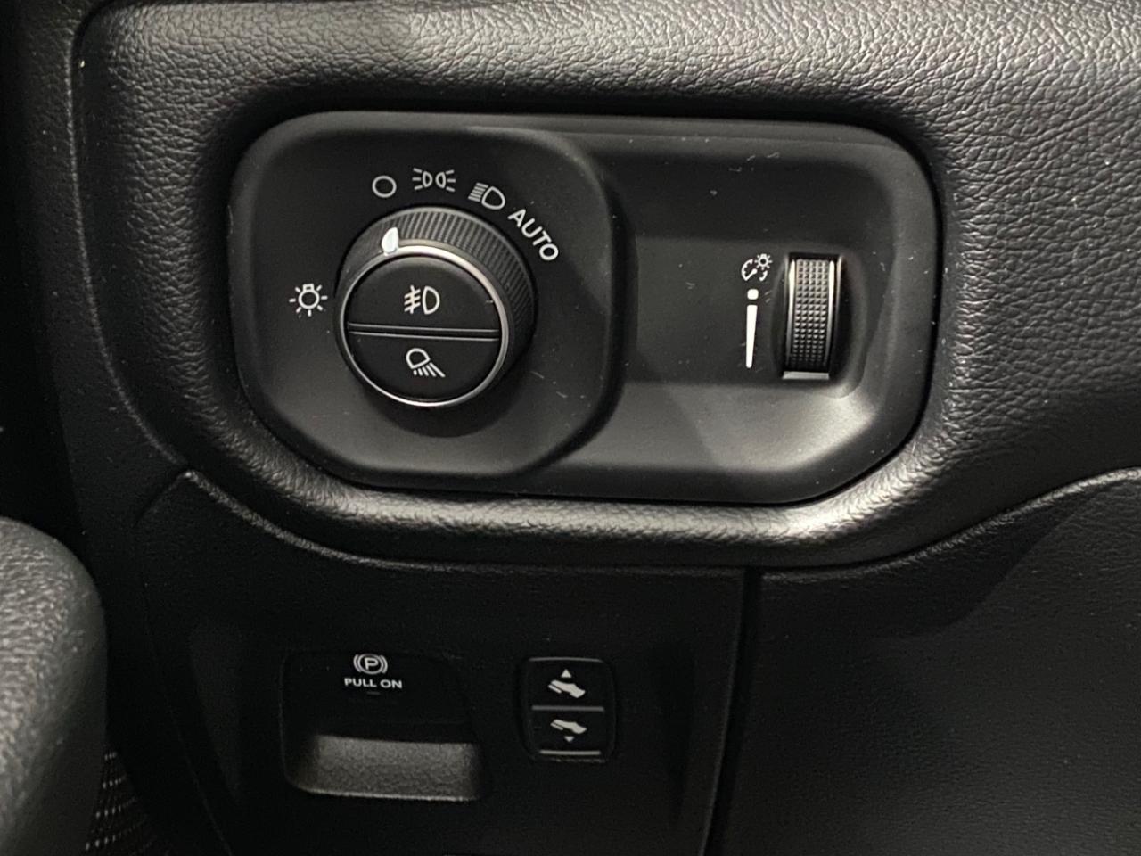 RAM 1500 Big Horn Crew Cab SWB 4WD 2020