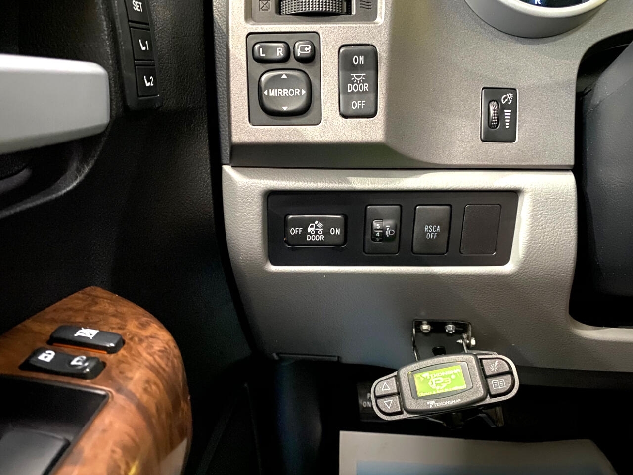 2012 Toyota Tundra Limited CrewMax photo 14