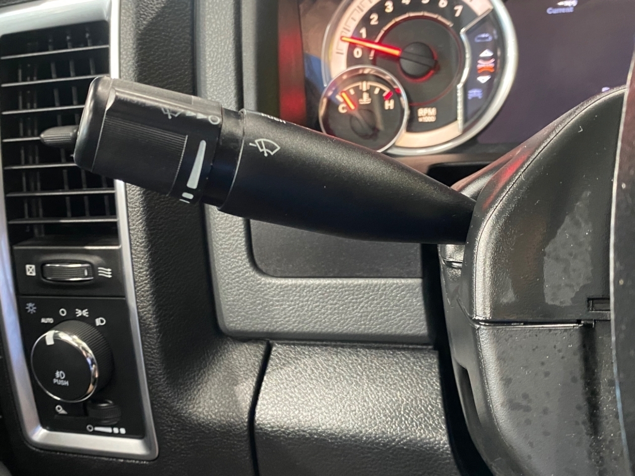 RAM 1500 SLT Crew Cab SWB 4WD 2018