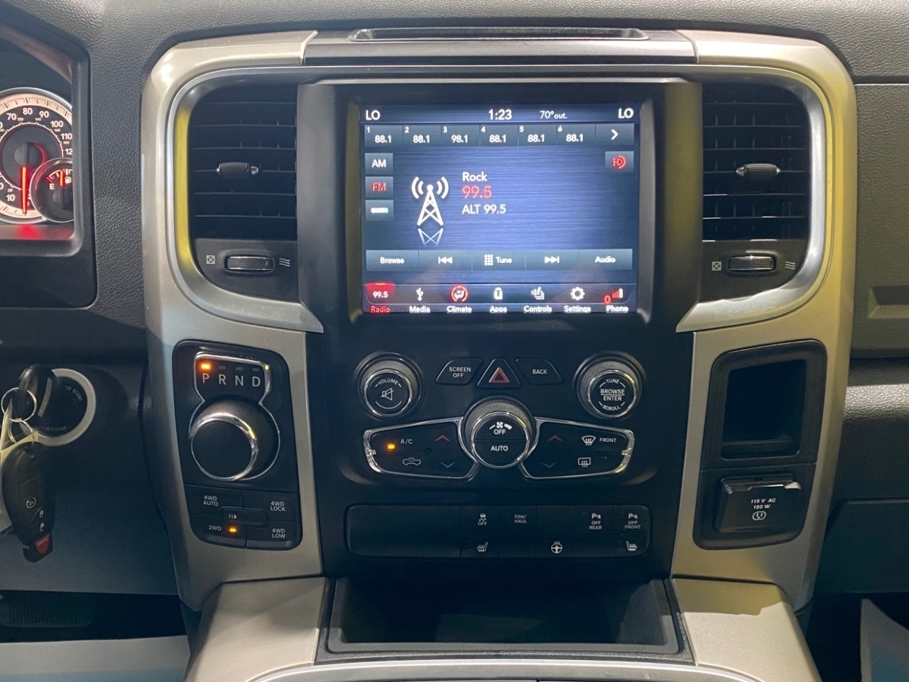 RAM 1500 SLT Crew Cab SWB 4WD 2018