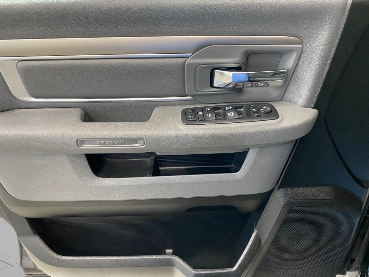 RAM 1500 SLT Crew Cab SWB 4WD 2018