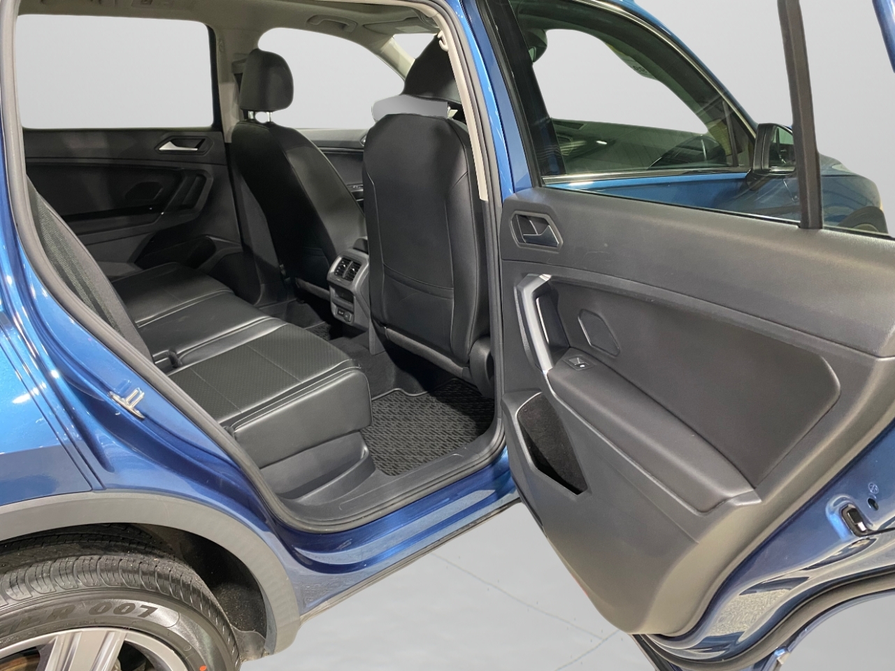 Volkswagen Tiguan SEL 4Motion AWD 2020 Volkswagen Tiguan SEL 4Motion AWD 2020