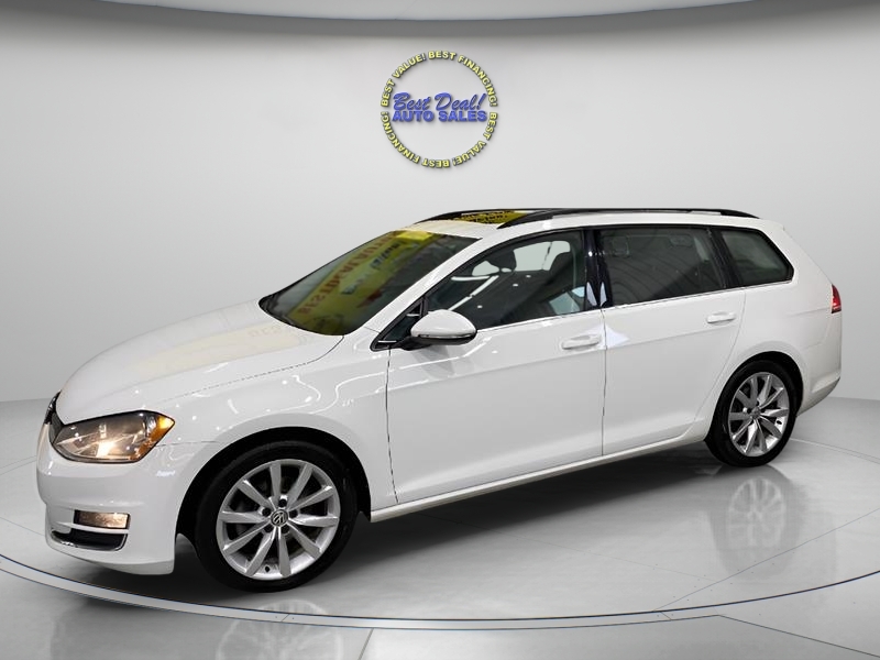 2017 Volkswagen Golf SportWagen SE's photo