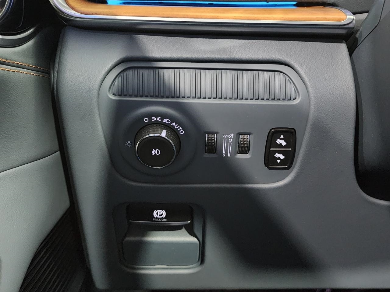 Jeep Grand Wagoneer  2022