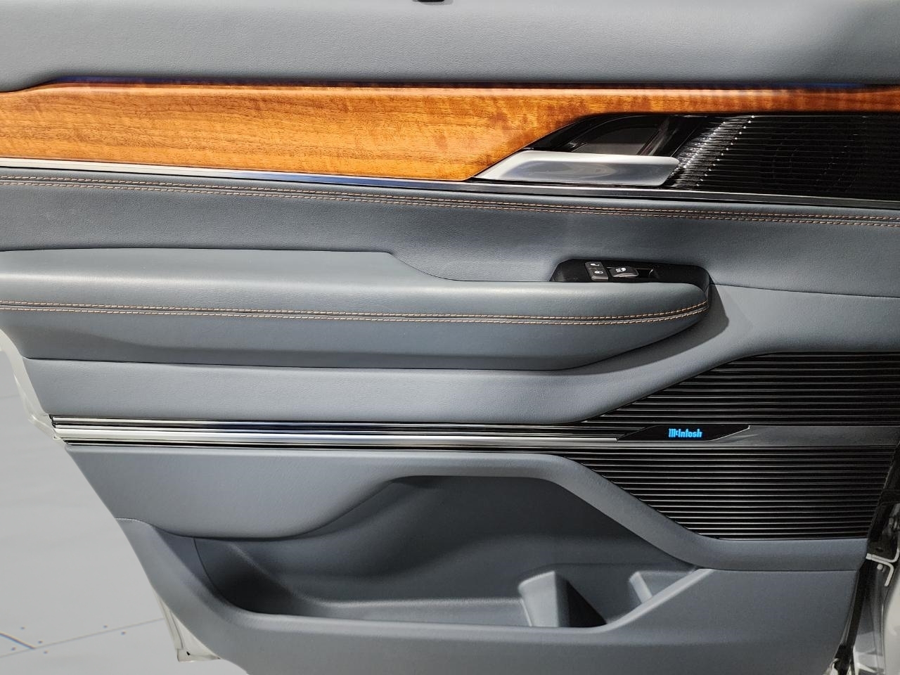 Jeep Grand Wagoneer  2022