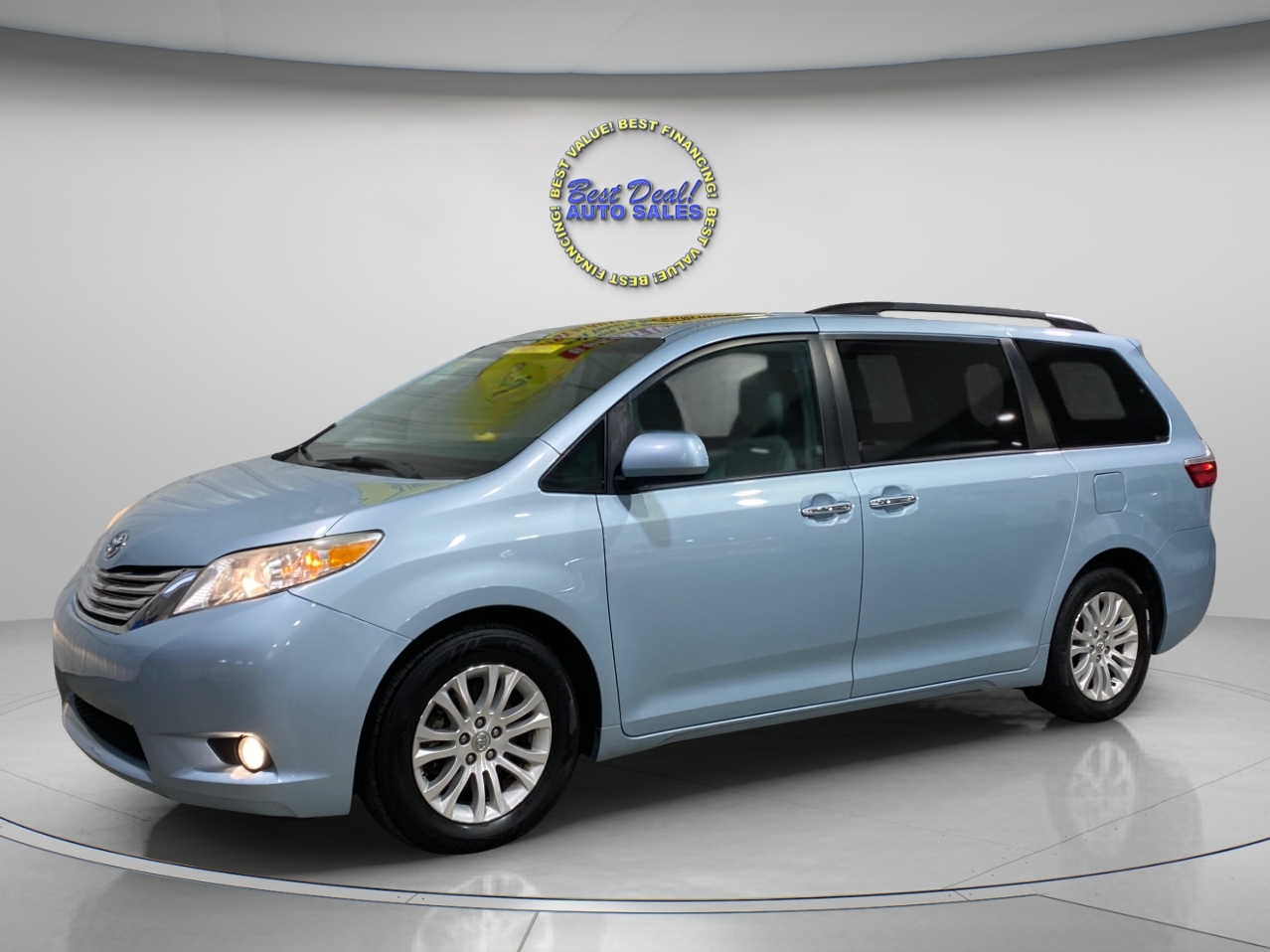2017 Toyota Sienna XLE 8-Passenger