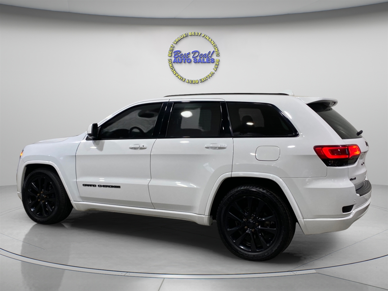 2017 Jeep Grand Cherokee Laredo photo 4