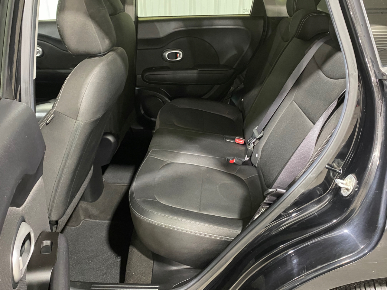 2023 Volkswagen Taos SE photo 3