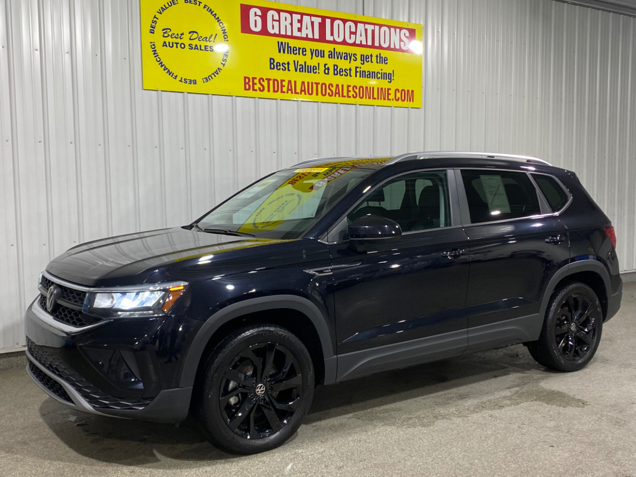 2023 Volkswagen Taos SE's photo