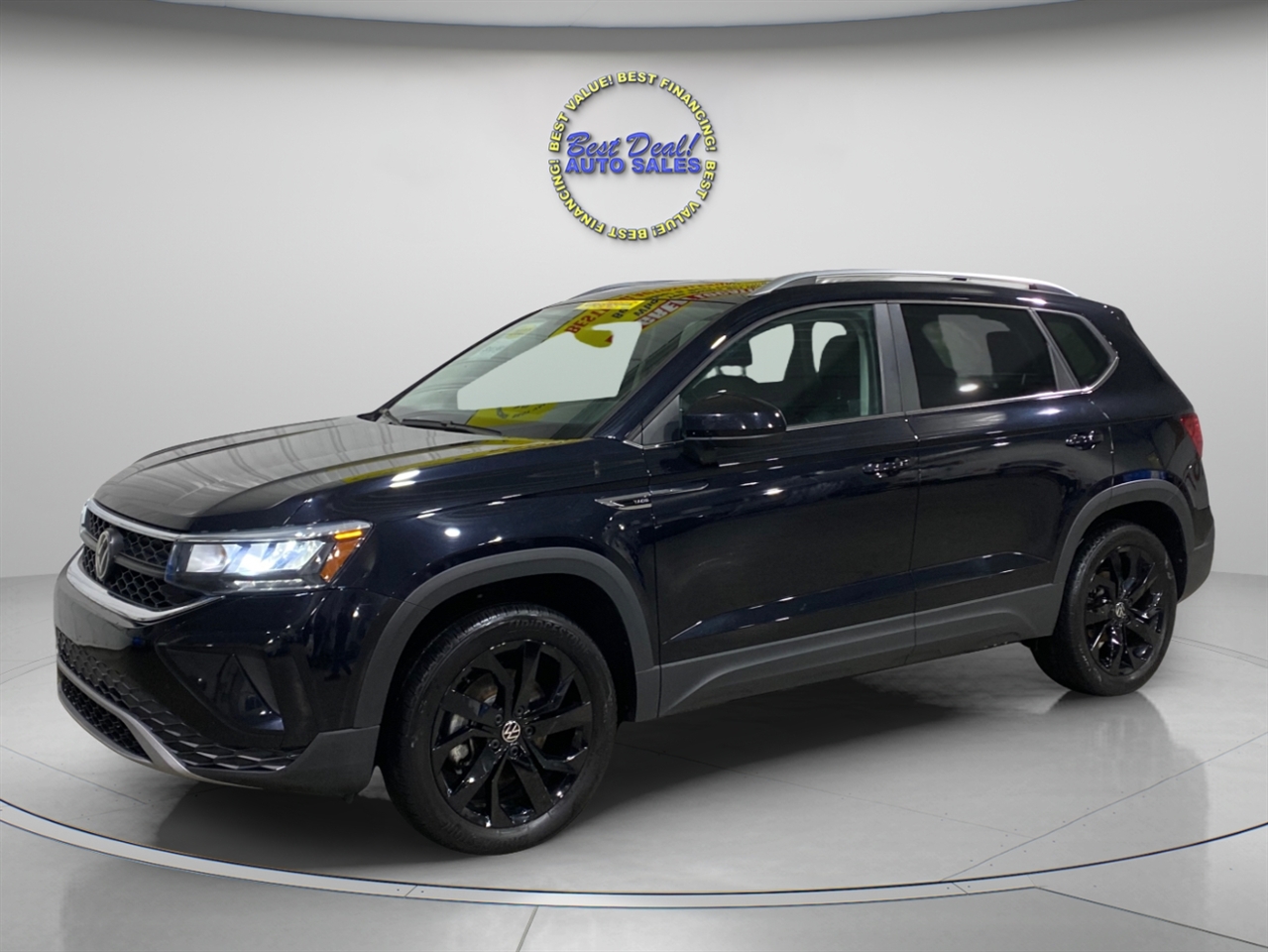 2023 Volkswagen Taos SE's photo