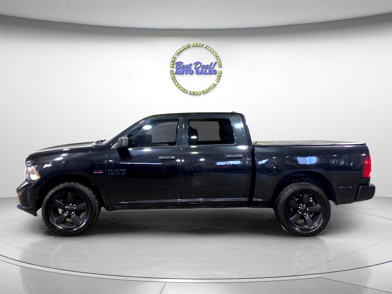 RAM 1500 4WD Crew Cab 140.5" Express 2016