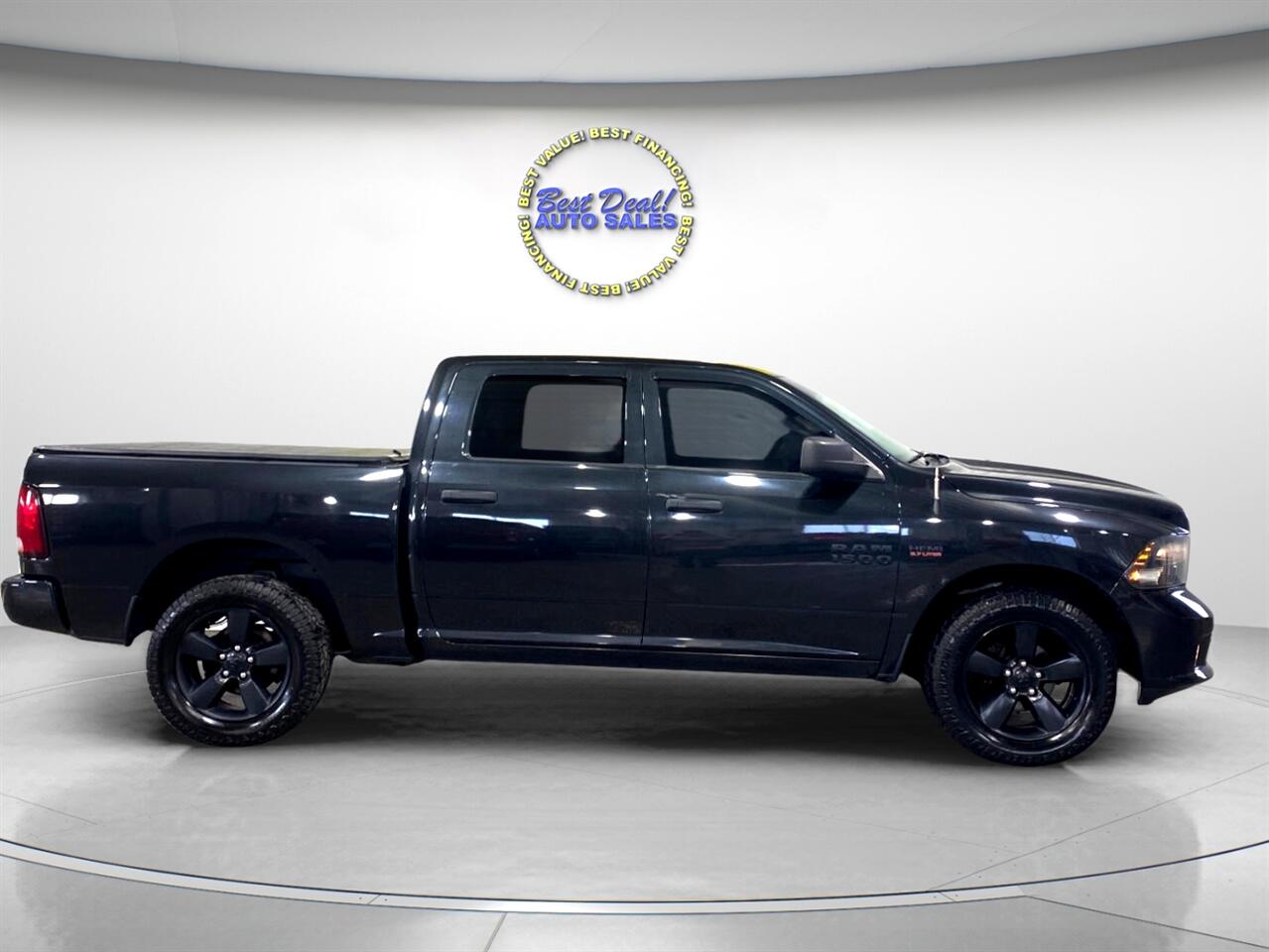 RAM 1500 4WD Crew Cab 140.5" Express 2016
