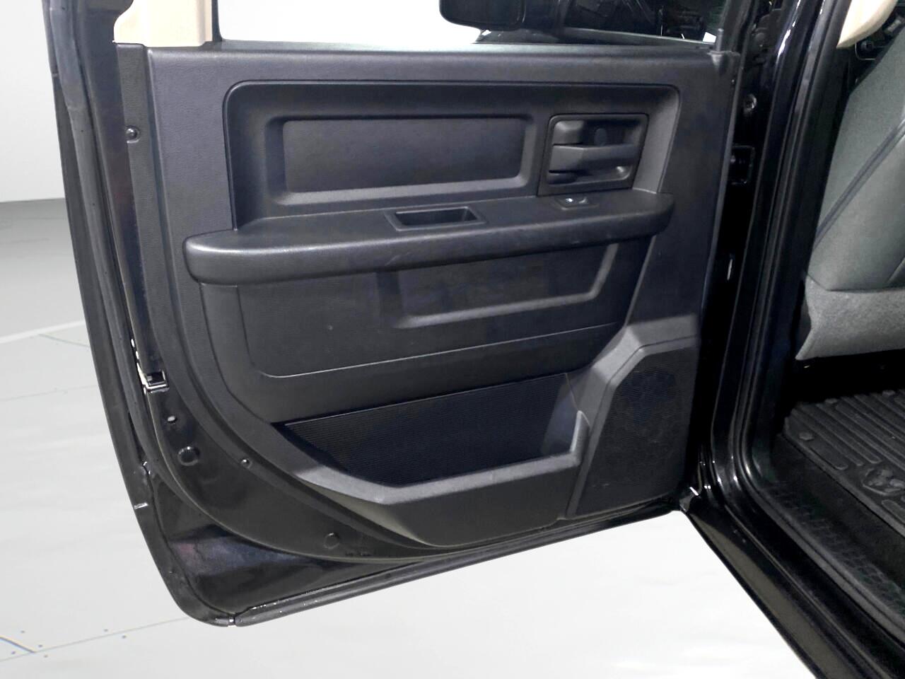 RAM 1500 4WD Crew Cab 140.5" Express 2016