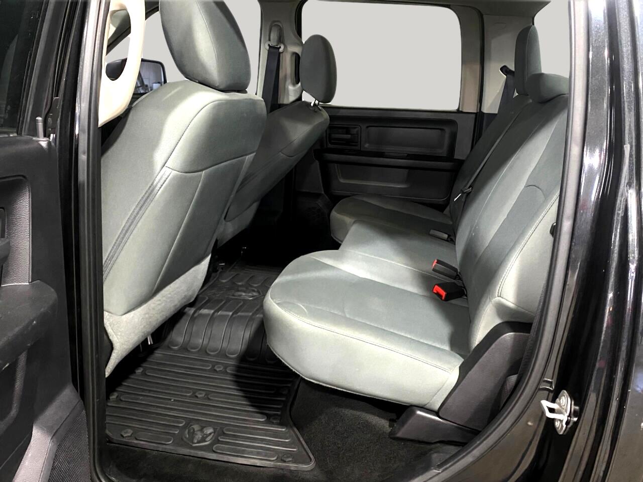 RAM 1500 4WD Crew Cab 140.5" Express 2016