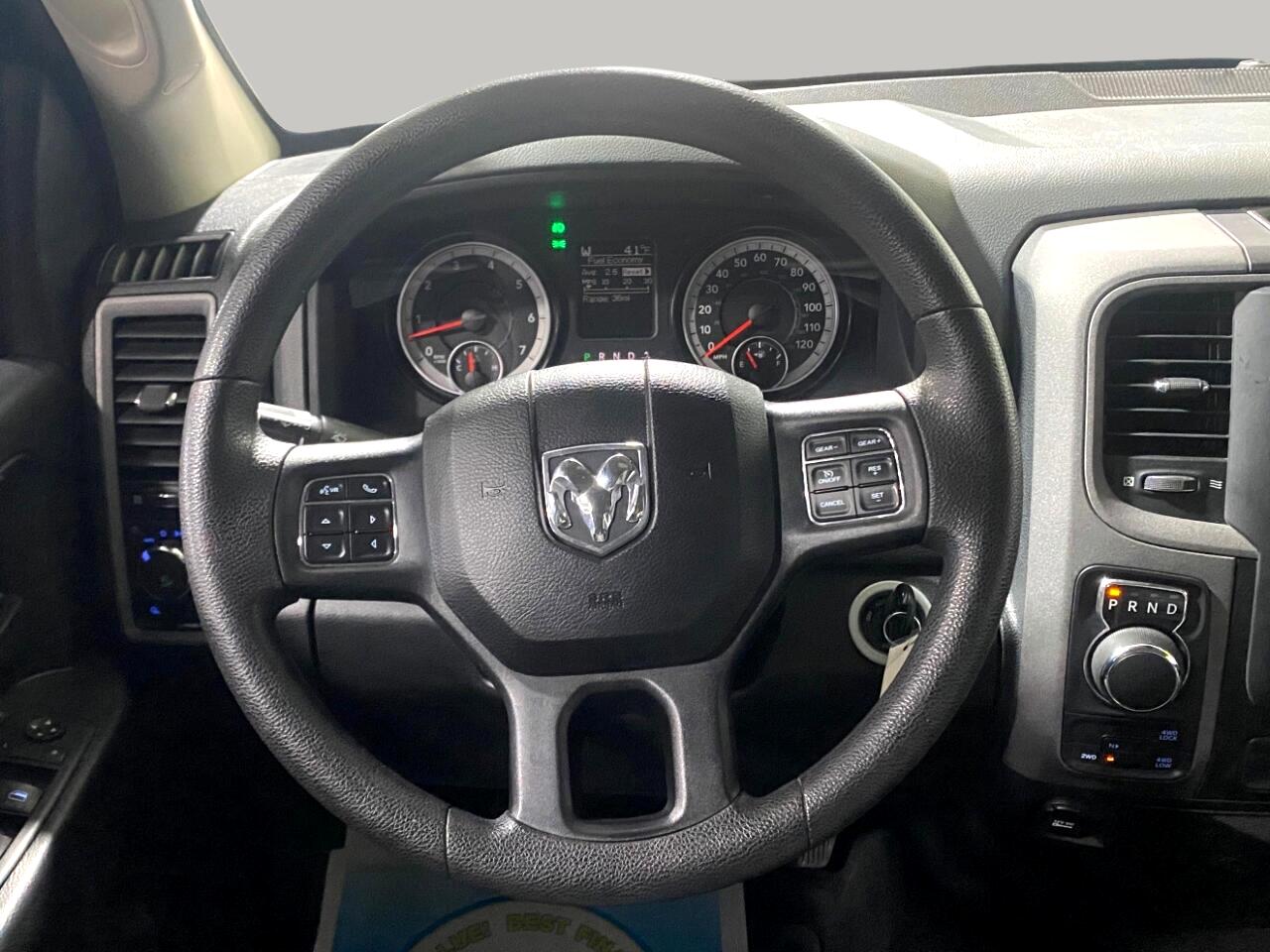 RAM 1500 4WD Crew Cab 140.5" Express 2016