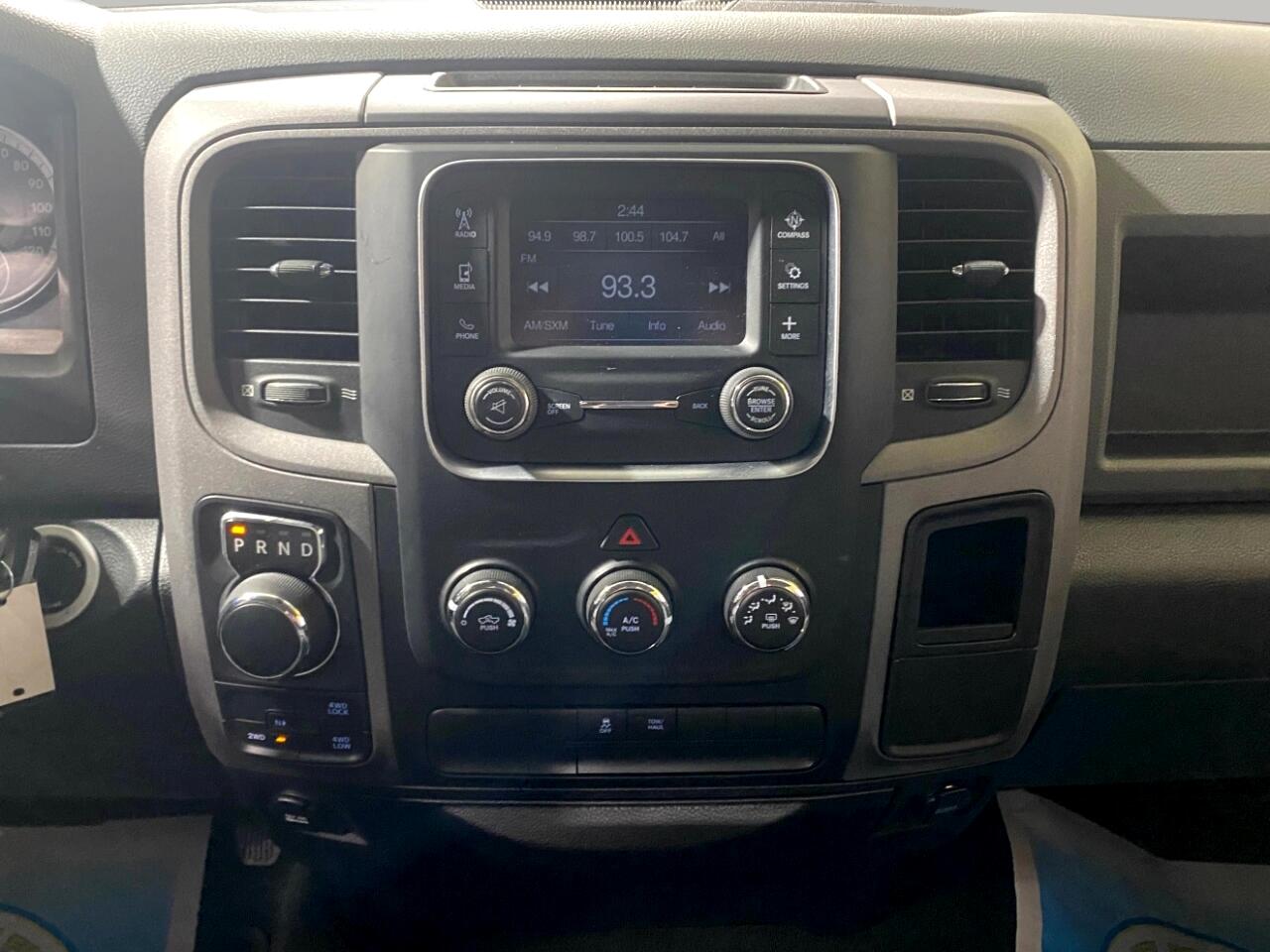 RAM 1500 4WD Crew Cab 140.5" Express 2016