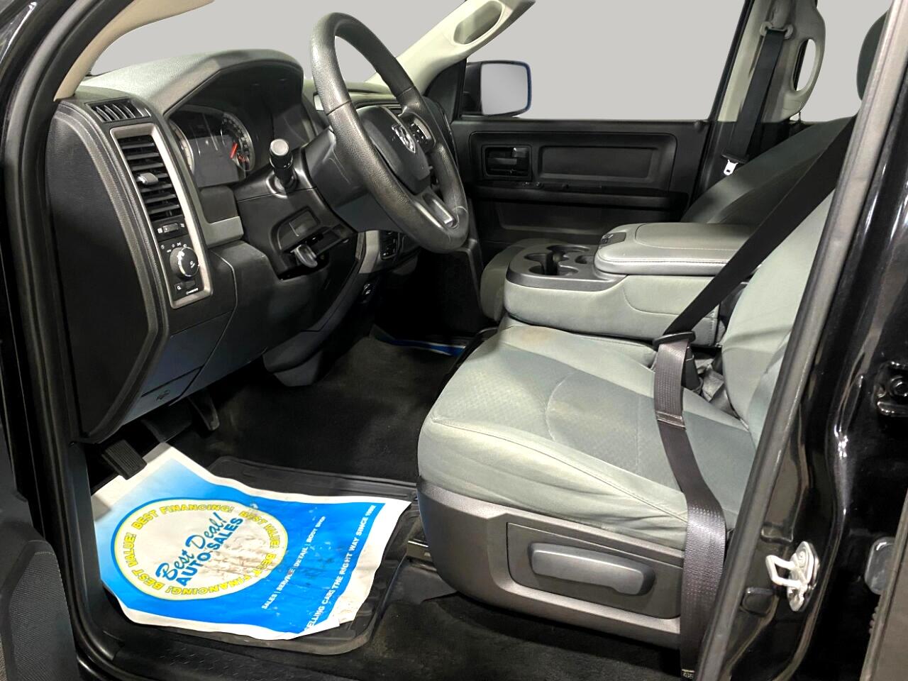 RAM 1500 4WD Crew Cab 140.5" Express 2016