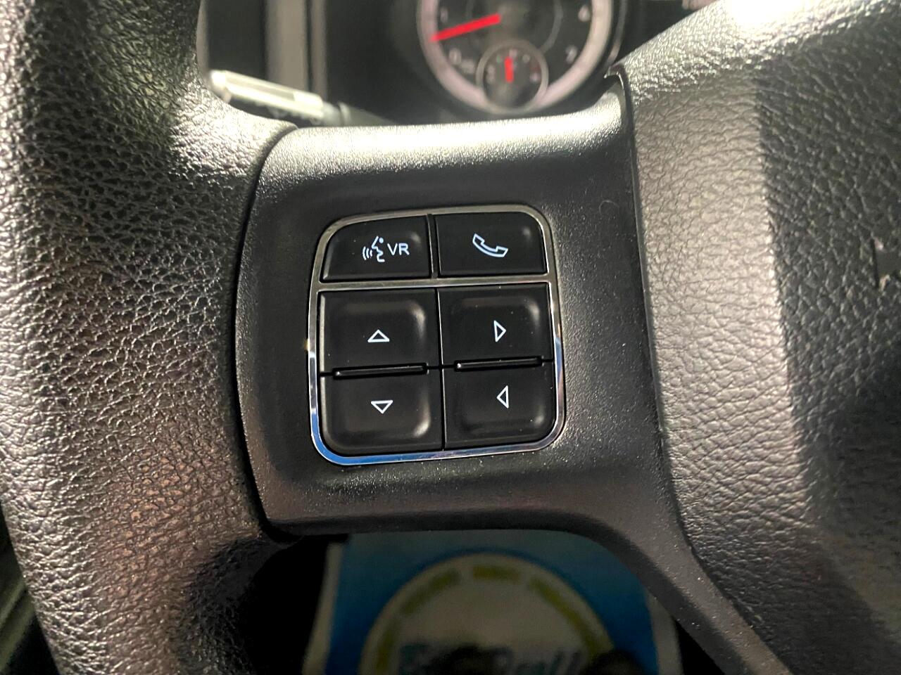 RAM 1500 4WD Crew Cab 140.5" Express 2016