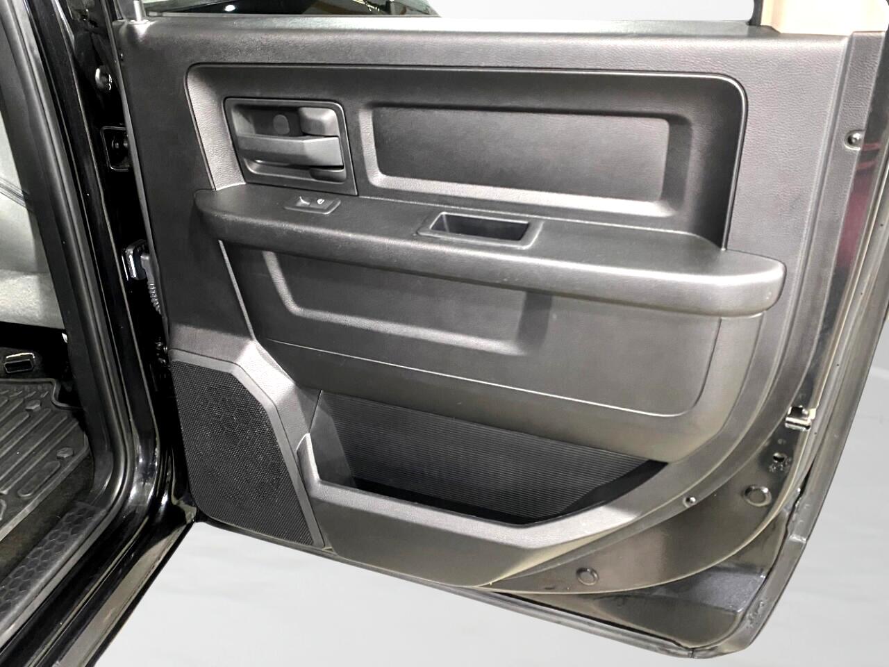 RAM 1500 4WD Crew Cab 140.5" Express 2016