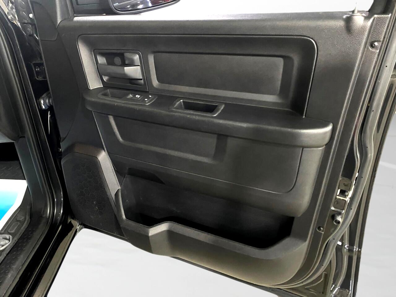 RAM 1500 4WD Crew Cab 140.5" Express 2016