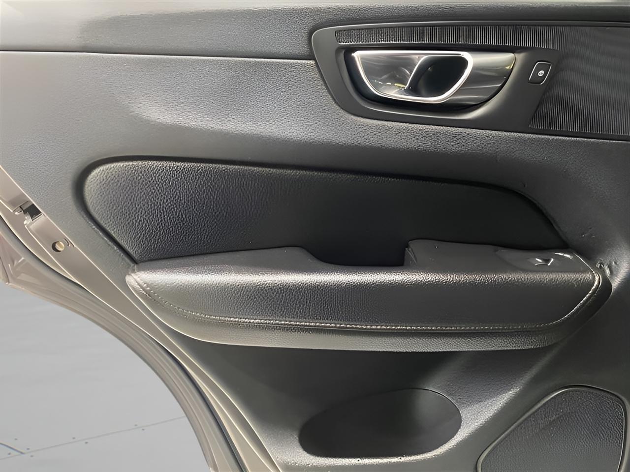 Volvo XC60 T8 Momentum Hybrid AWD 2022