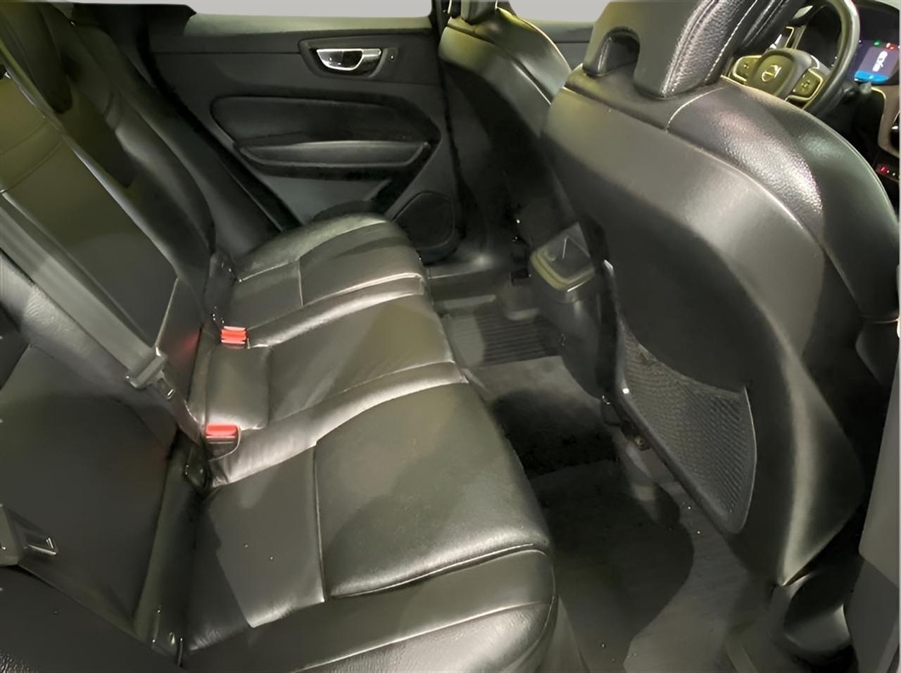 Volvo XC60 T8 Momentum Hybrid AWD 2022