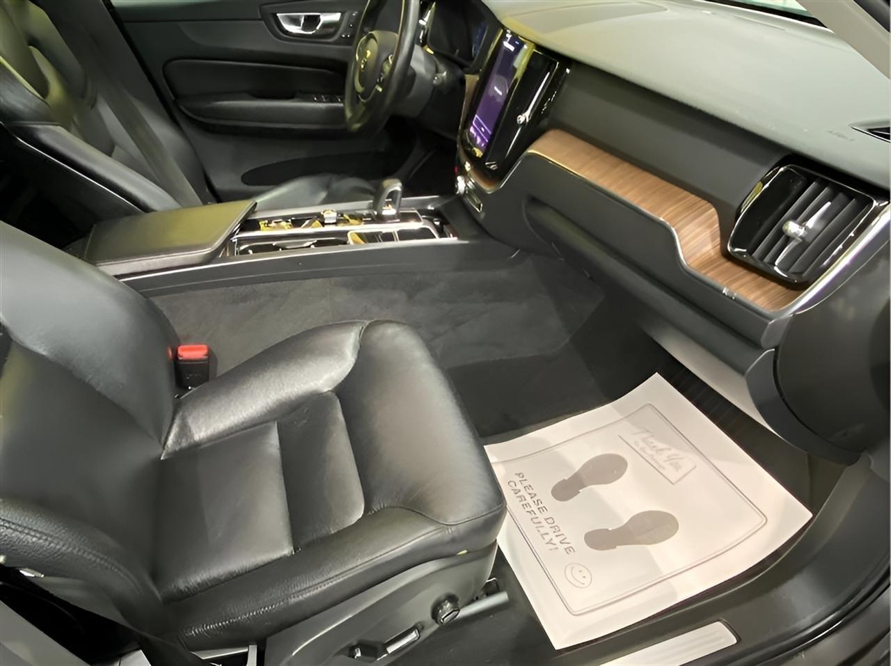 Volvo XC60 T8 Momentum Hybrid AWD 2022