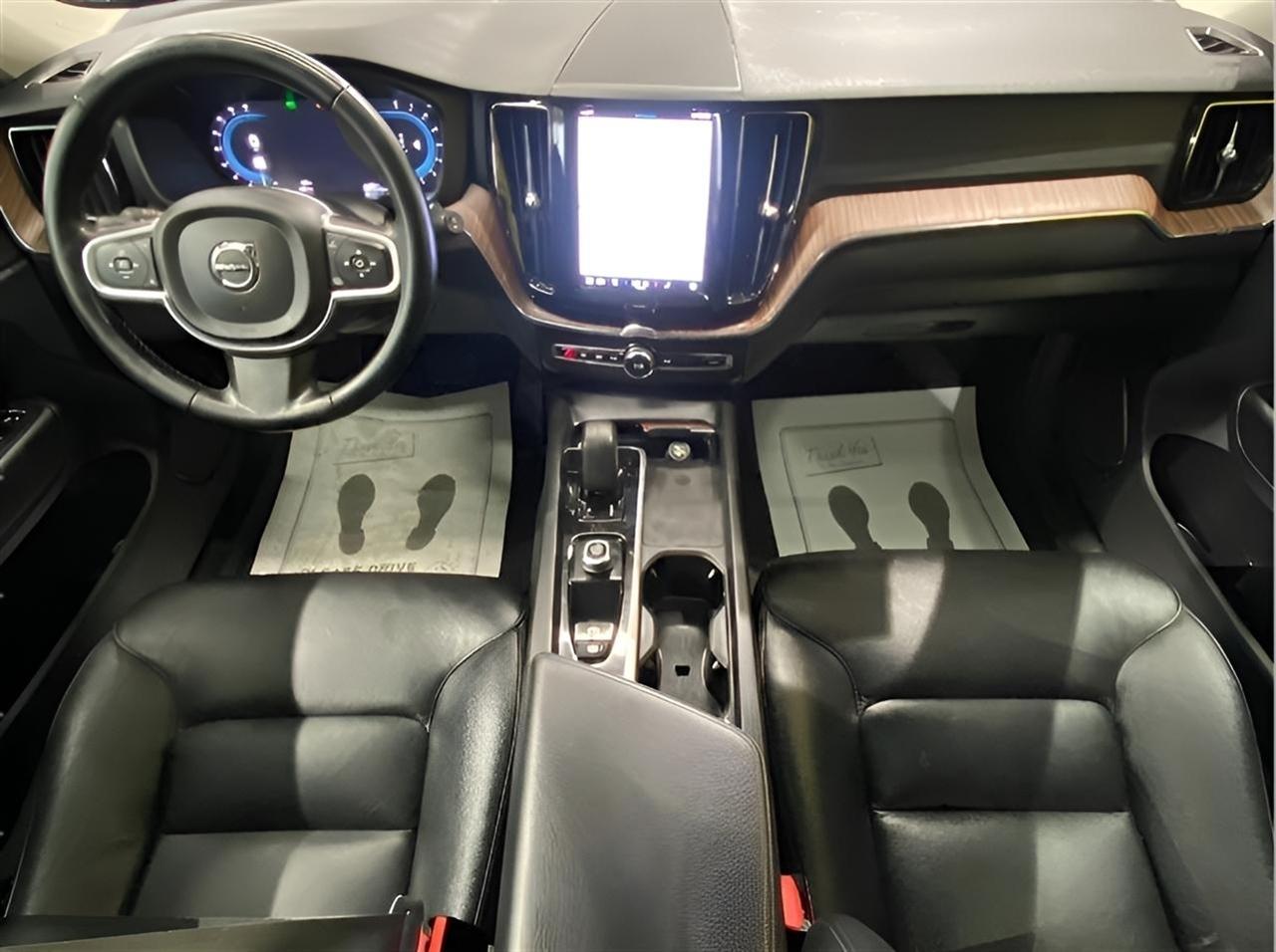 Volvo XC60 T8 Momentum Hybrid AWD 2022