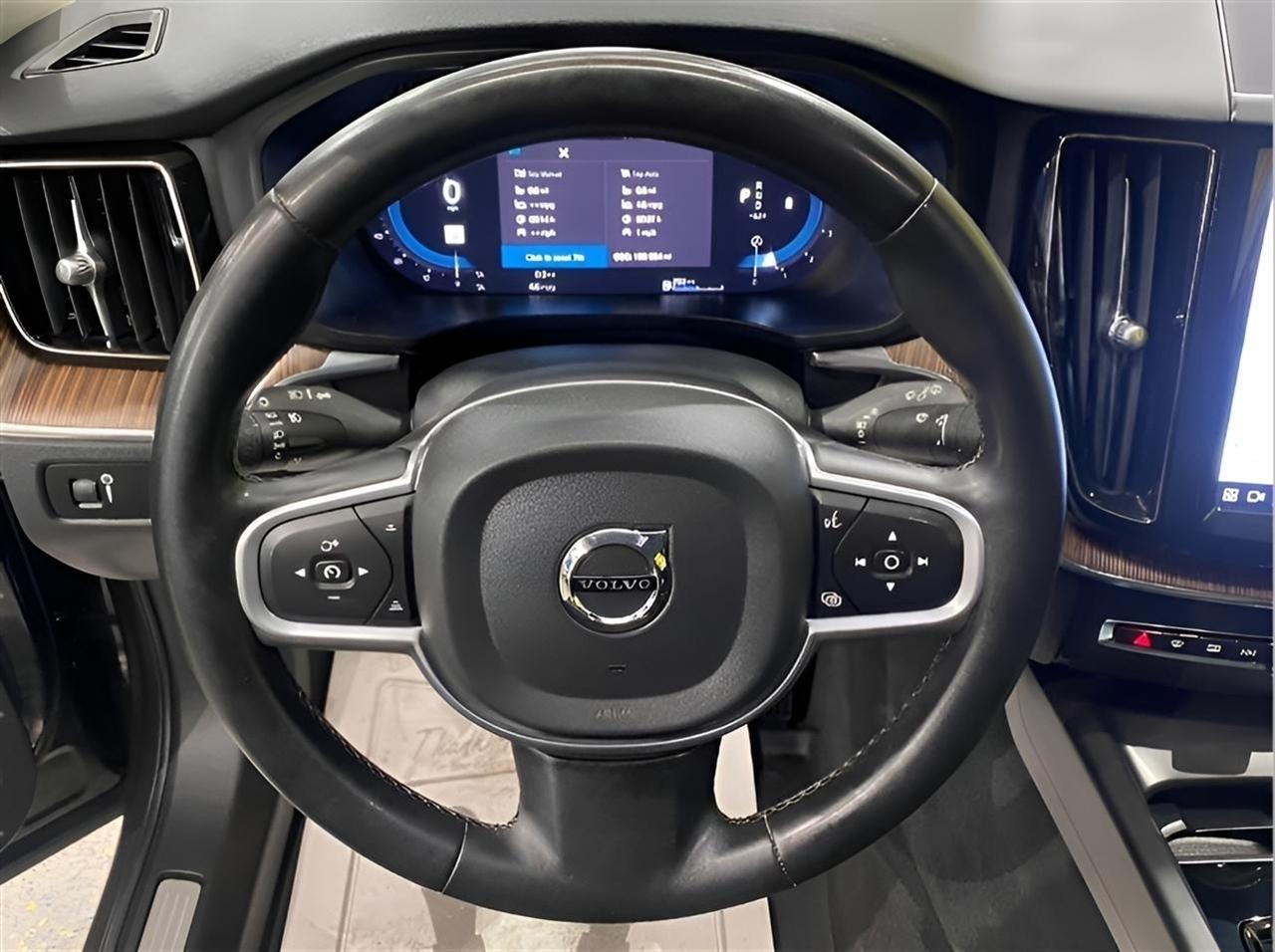 Volvo XC60 T8 Momentum Hybrid AWD 2022