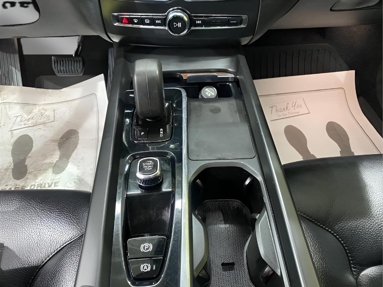 Volvo XC60 T8 Momentum Hybrid AWD 2022