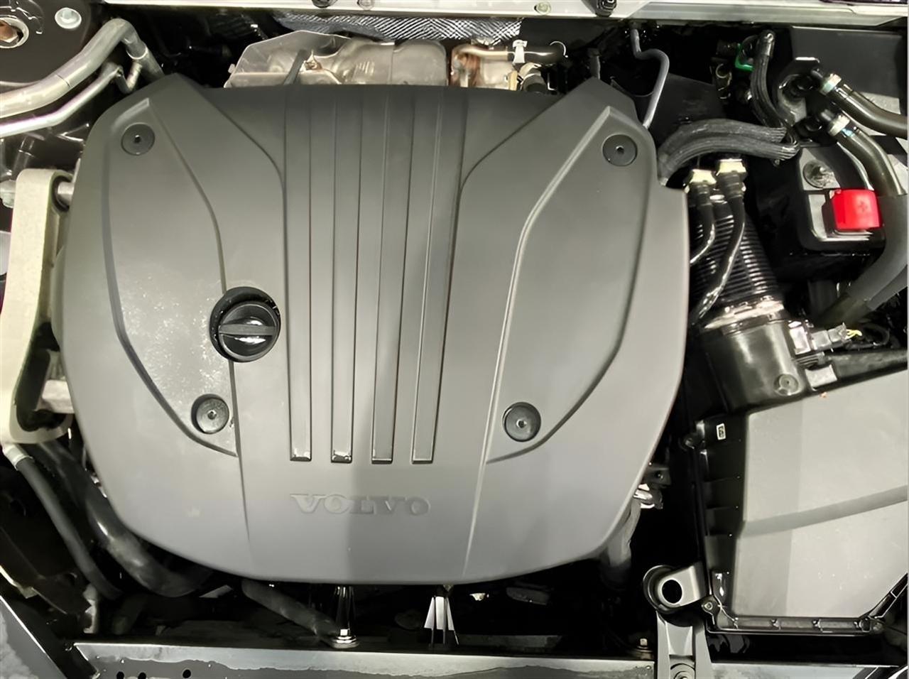 Volvo XC60 T8 Momentum Hybrid AWD 2022