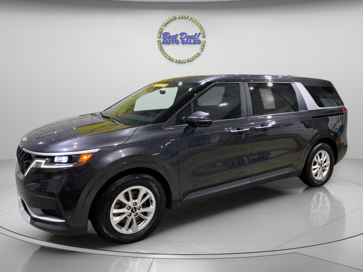 2023 Kia Carnival LX's photo