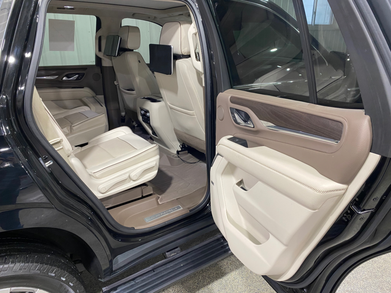 GMC Yukon Denali 4WD 2021