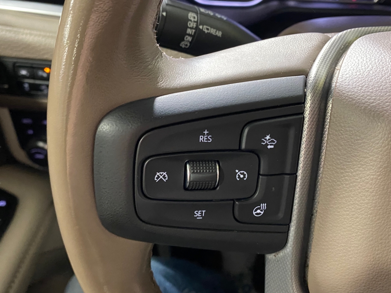 GMC Yukon Denali 4WD 2021