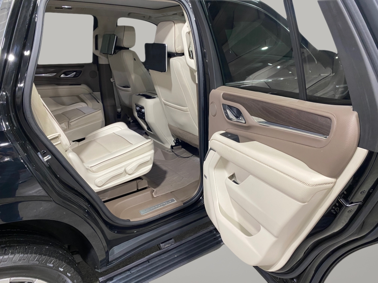 GMC Yukon Denali 4WD 2021